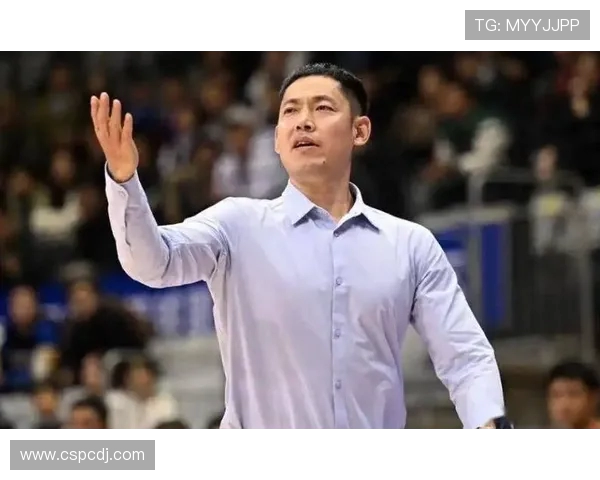 张庆鹏谈球队蜕变放下光环以防守拼命重塑篮球竞争力团队反击精神